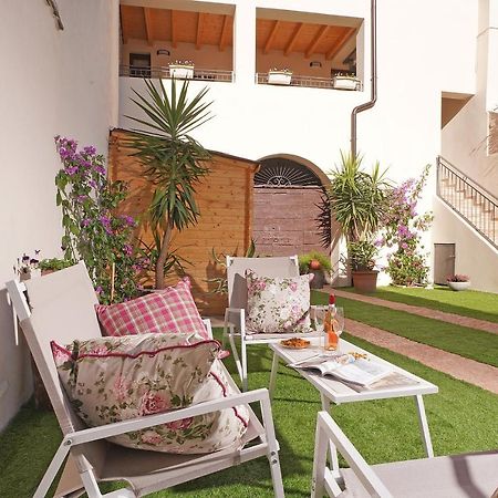 Apartments Villa Bougainville San Felice del Benaco Eksteriør bilde