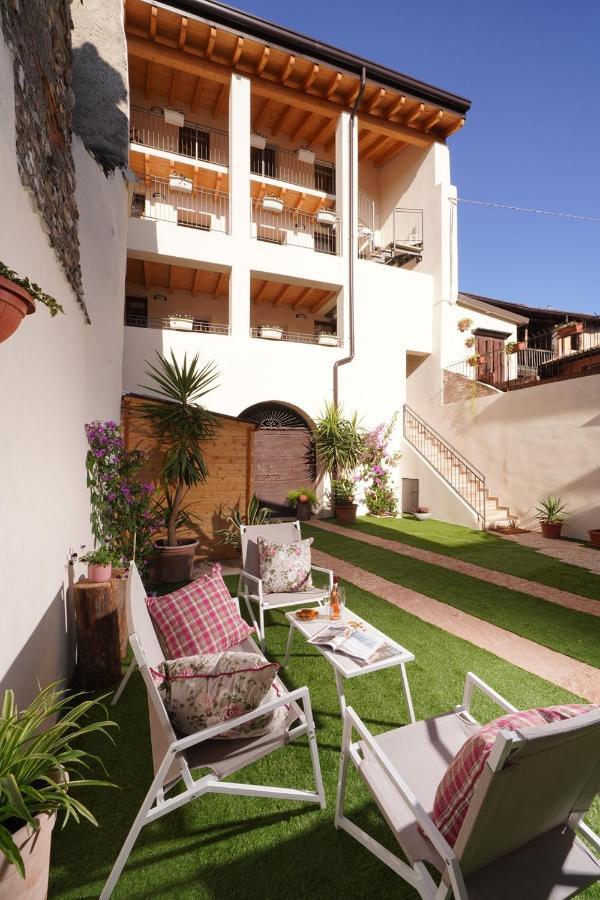 Apartments Villa Bougainville San Felice del Benaco Eksteriør bilde