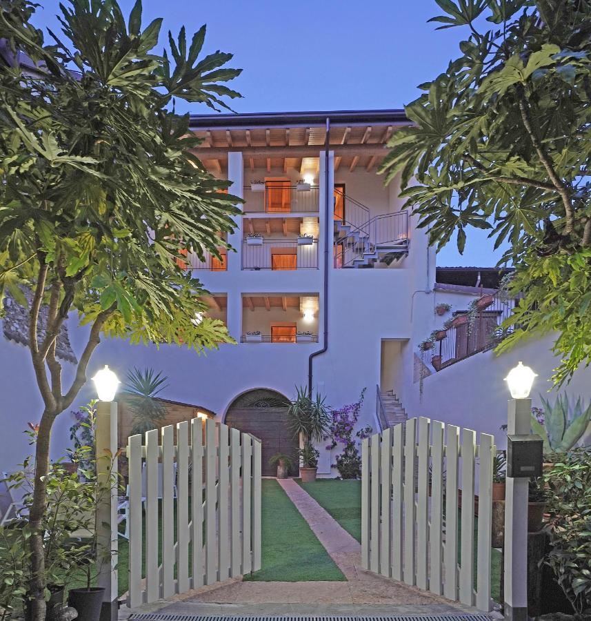 Apartments Villa Bougainville San Felice del Benaco Eksteriør bilde