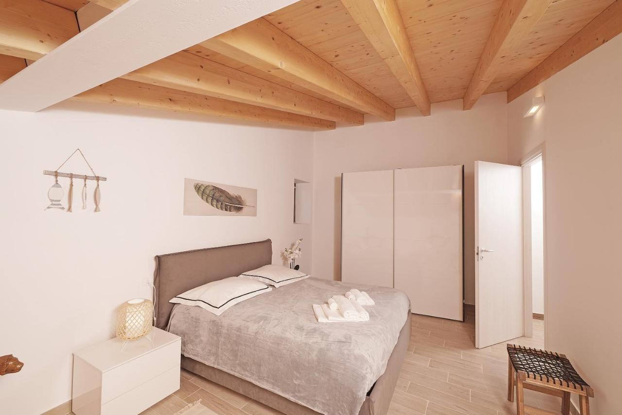 Apartments Villa Bougainville San Felice del Benaco Eksteriør bilde