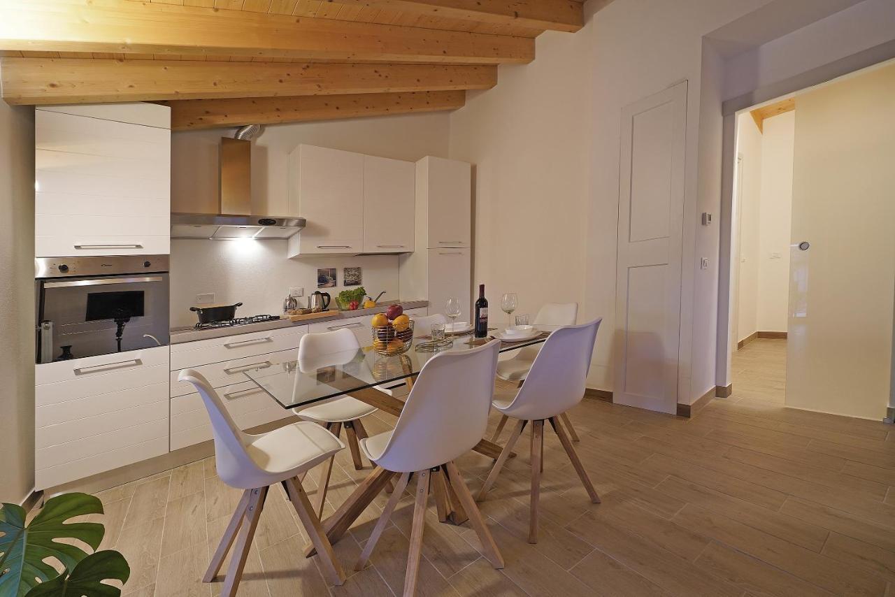 Apartments Villa Bougainville San Felice del Benaco Eksteriør bilde