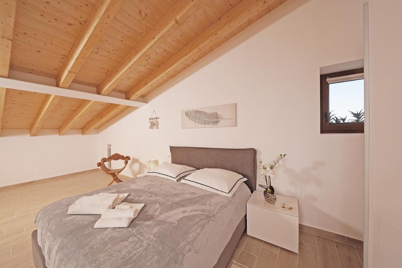 Apartments Villa Bougainville San Felice del Benaco Eksteriør bilde