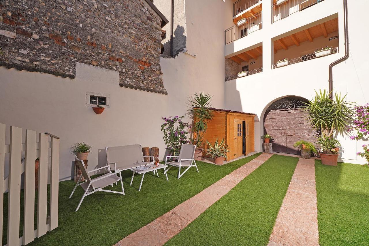 Apartments Villa Bougainville San Felice del Benaco Eksteriør bilde