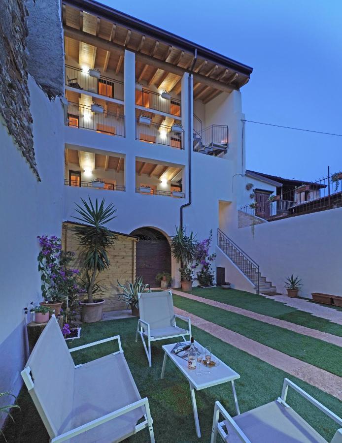 Apartments Villa Bougainville San Felice del Benaco Eksteriør bilde