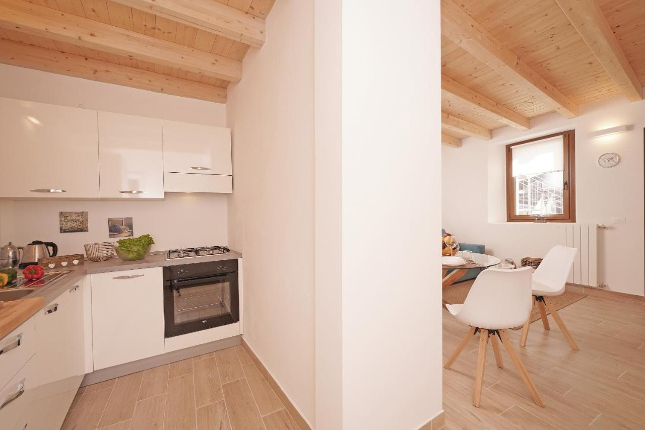 Apartments Villa Bougainville San Felice del Benaco Eksteriør bilde