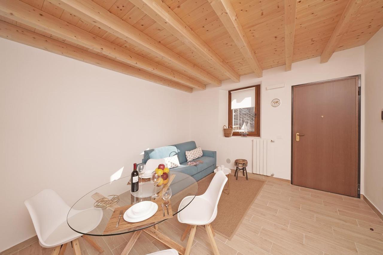 Apartments Villa Bougainville San Felice del Benaco Eksteriør bilde